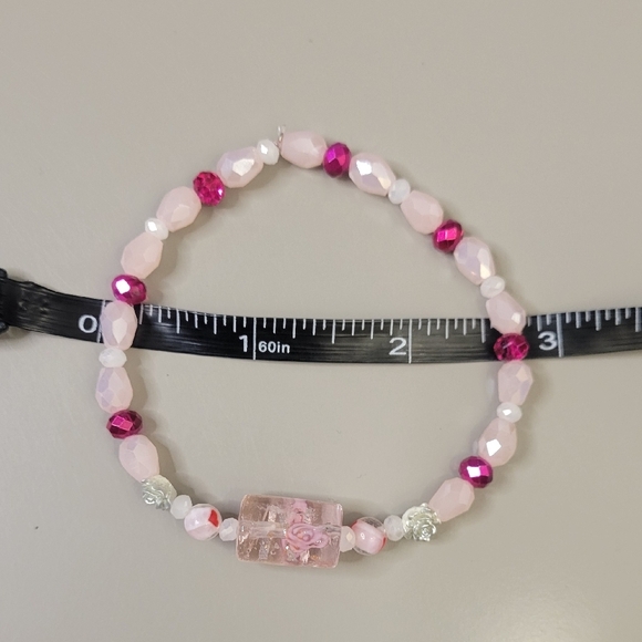 Elegant Pink and Red Beaded Bracelet - Picture 2 of 2